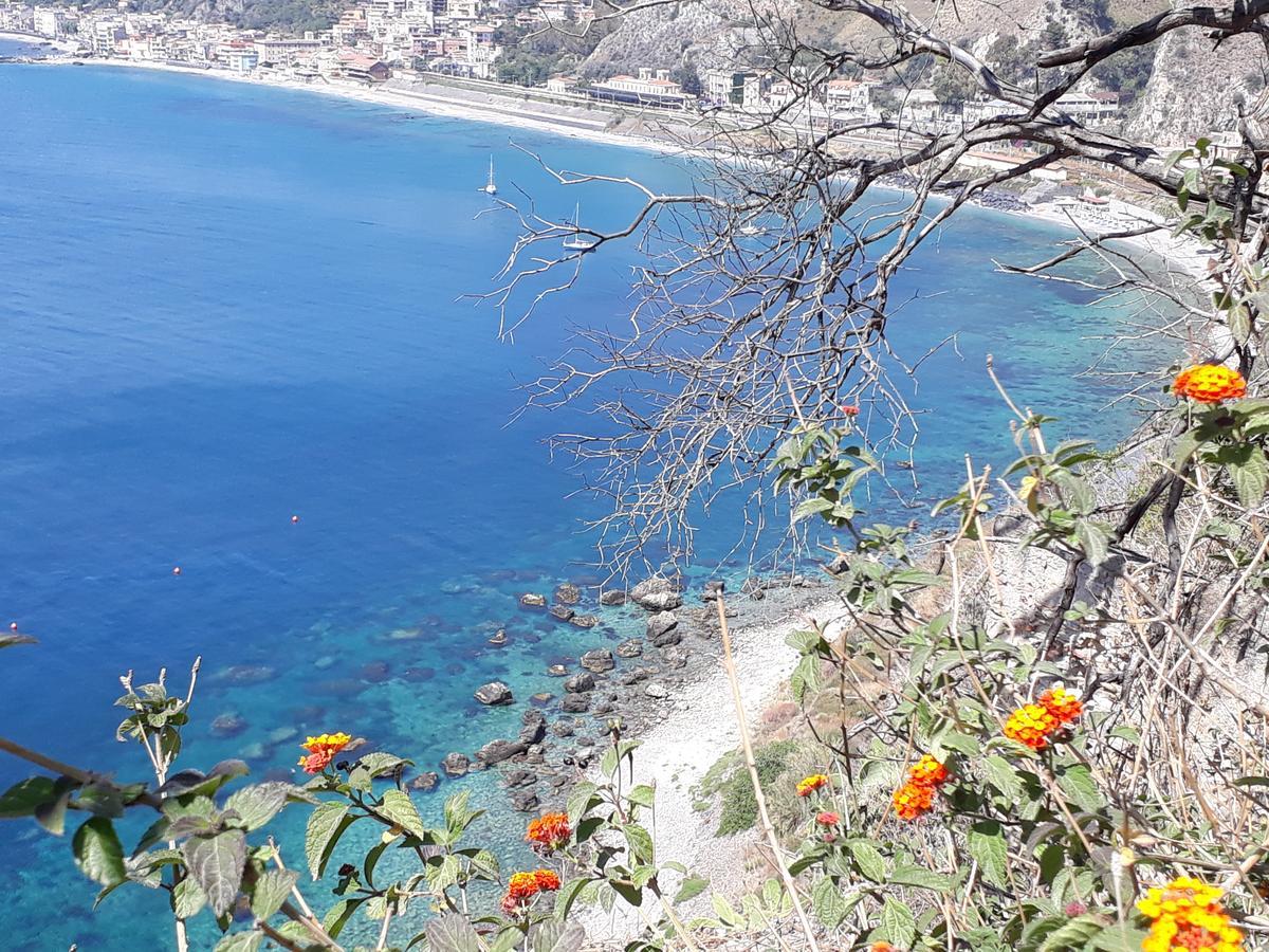 B&B Fragranza Di Sicilia Giardini Naxos Bagian luar foto