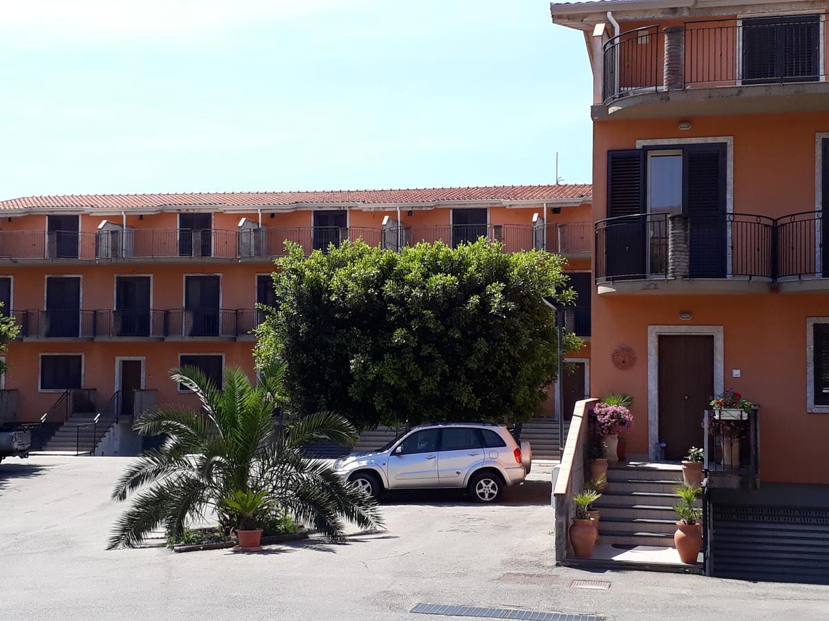 B&B Fragranza Di Sicilia Giardini Naxos Bagian luar foto
